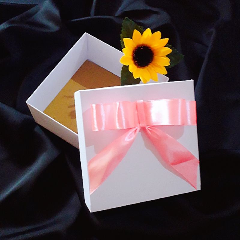 

sweet PINK HARD BOX GIFT BOX . UNTUK YANG TERSAYANG 12 x 12 x 5 cm