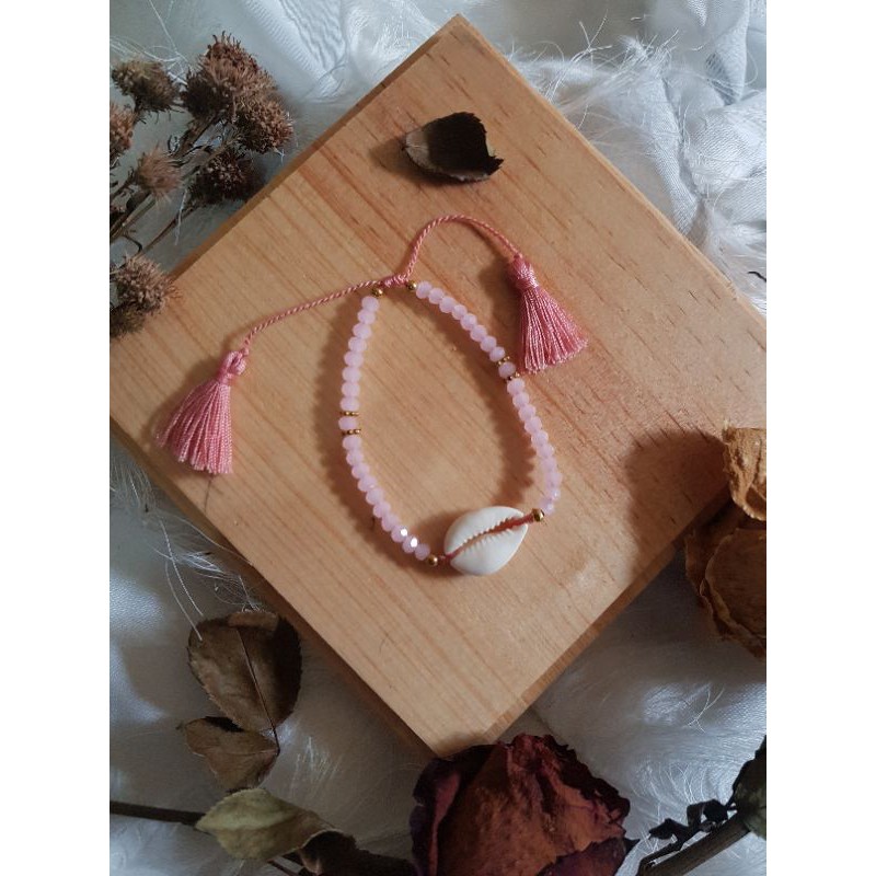 Crystal with Cowrie Bracelets / Gelang kristal kerang