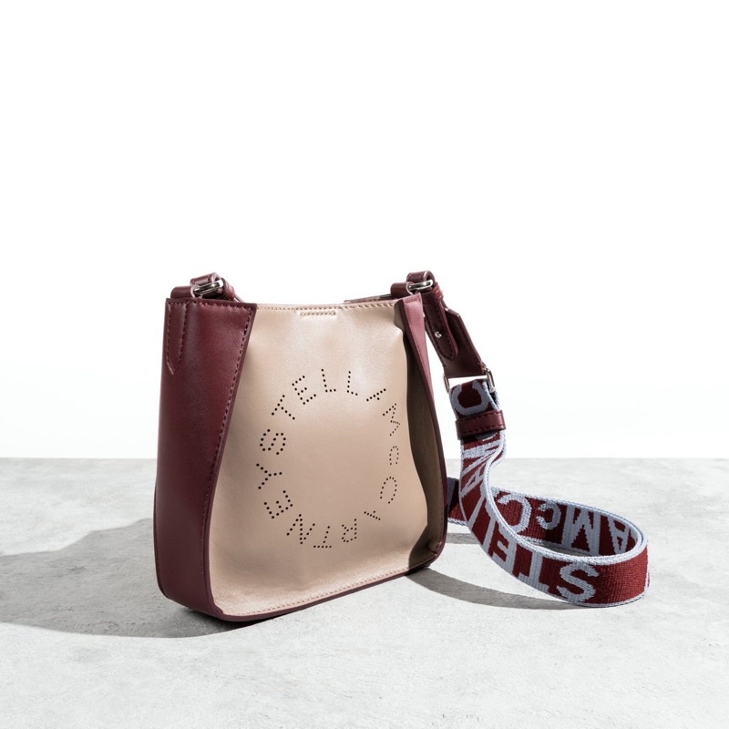 Tas stella mccartney logo micro crossbody bag taupe burgundy