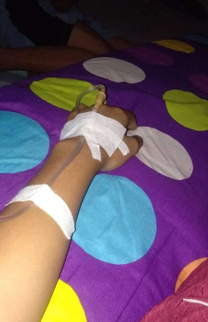 Windproof Clothes Hanger Dengan Gantungan Topi -putih Mg733