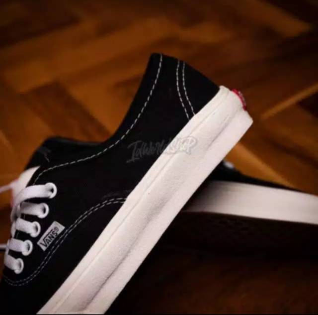 SEPATU43 VANS AUTHENTIC FULL BLACK HITAM POLOS WHITE PUTIH OLDSKOOL ERA