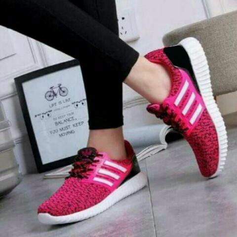 SEPATU KETS WANITA ADIDAS YEEZY HITAM DAN MERAH REPLIKA