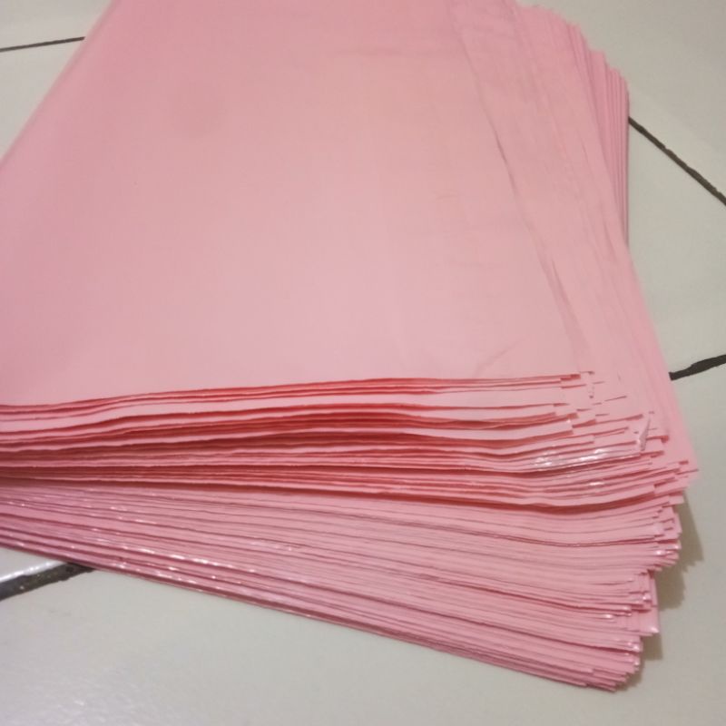 

PLASTIK POLYMAILER 28x42 isi 25 pcs Baby Pink Premium Tebal Glossy Halus by PackBoss (Jual kembali di ecer)