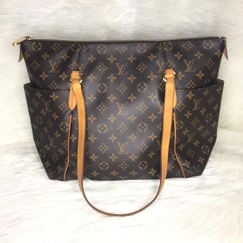 LV TOTally (33x27) 2011