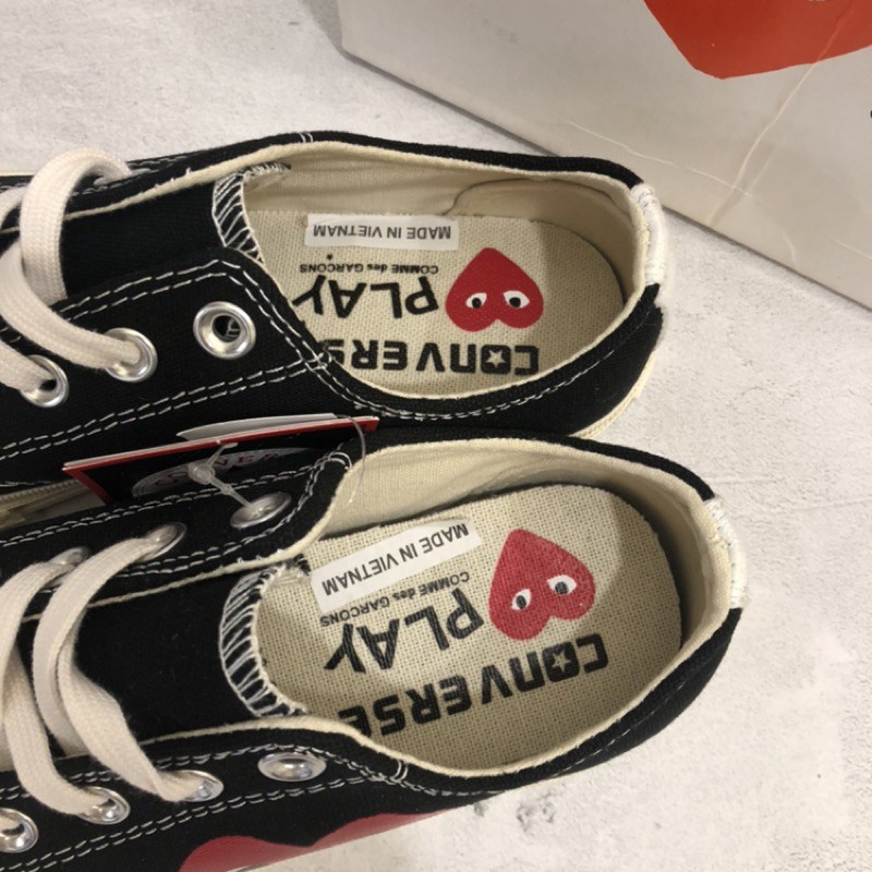 sepatu comme des garcons