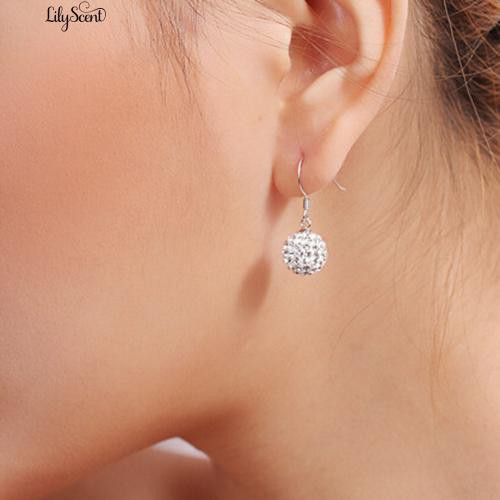 Anting-anting menjuntai Crystal Hook yang terbuat dari kristal perak