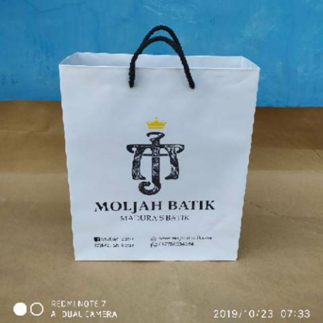

Paperbag kraft putih 135gsm size P22 x L7 x T27 utk baju,dress,hijab