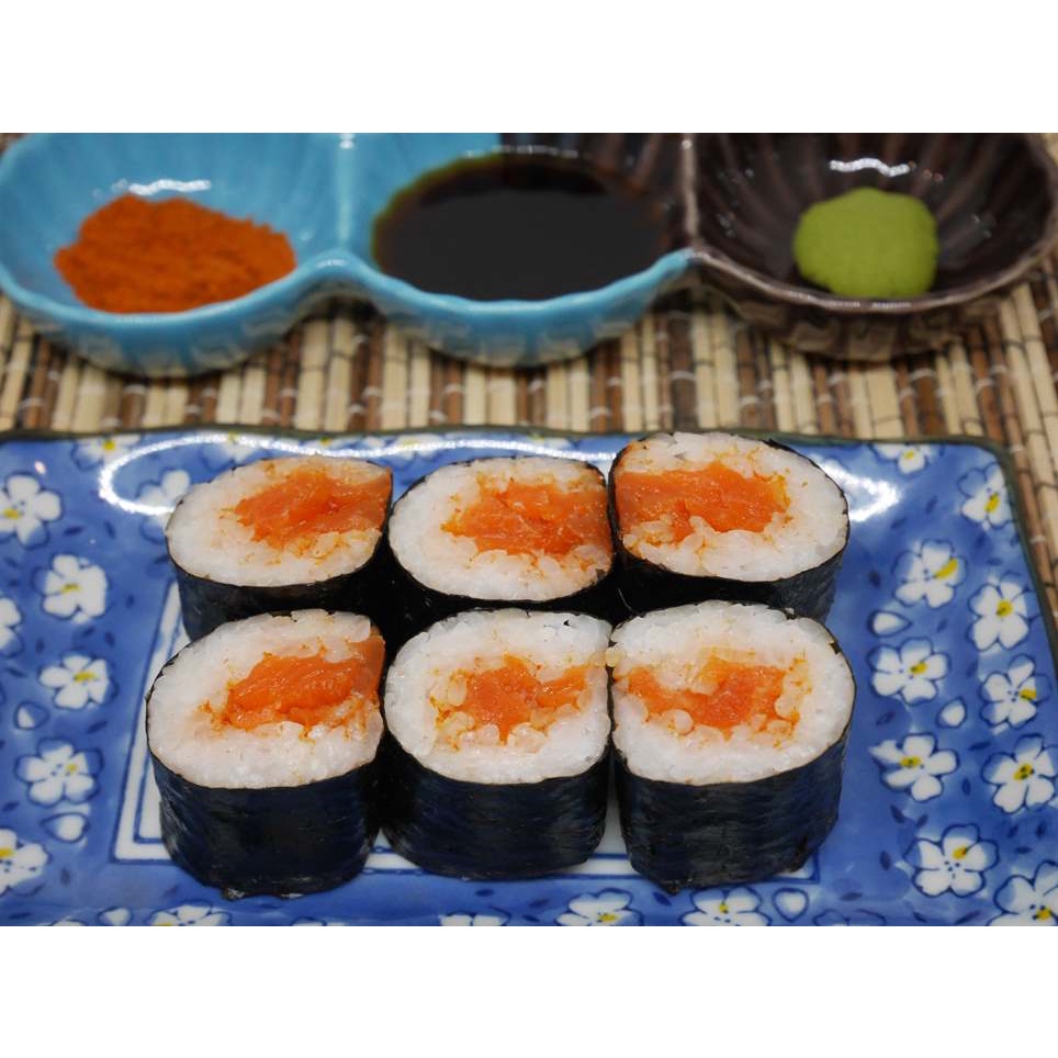 

SPICY SALMON MAKI