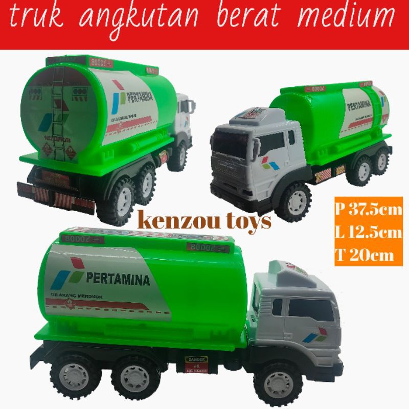 Mainan truk ukuran medium