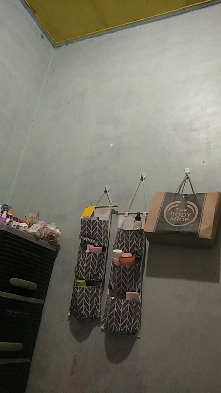 Pouch Gantung 3 Sekat Storage Bag Rak Dinding Tempat Aksesoris Kosmetik Buku