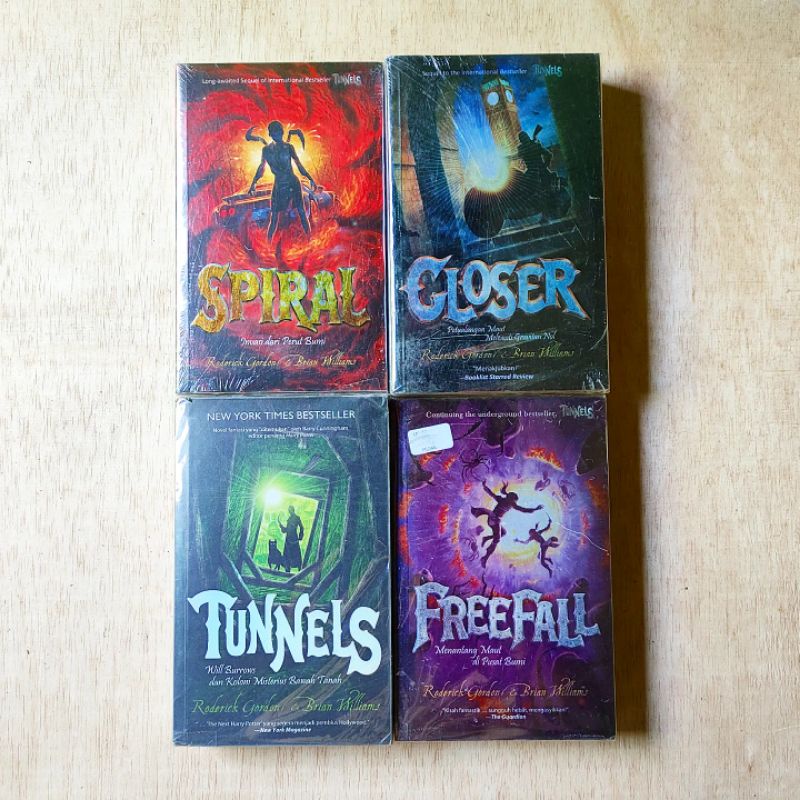 SET BUKU: TUNNELS, CLOSER, FREEFALL, SPIRAL. Roderick Gordon.