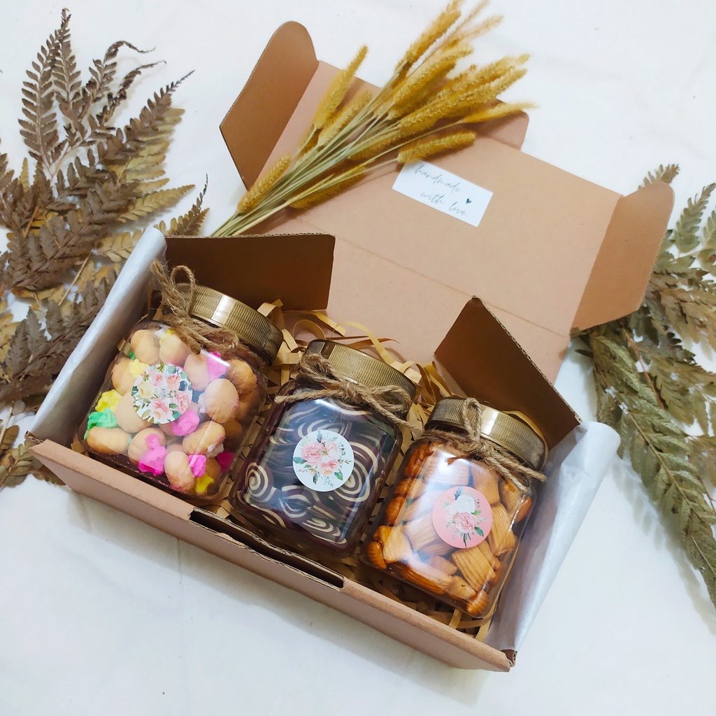 (MOHON BACA DESKRIPSI) HAMPERS COKELAT CUSTOM HAMPERS PERMEN SNACK BINGKISAN HARI RAYA KADO WISUDA ULANG TAHUN PARCEL COKLAT HAMPERS RAMADHAN HAMPERS IDUL FITRI NATAL IMLEK TAHUN BARU VALENTINE