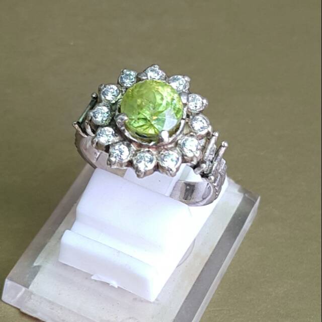 Natural sphene 2.45 cts