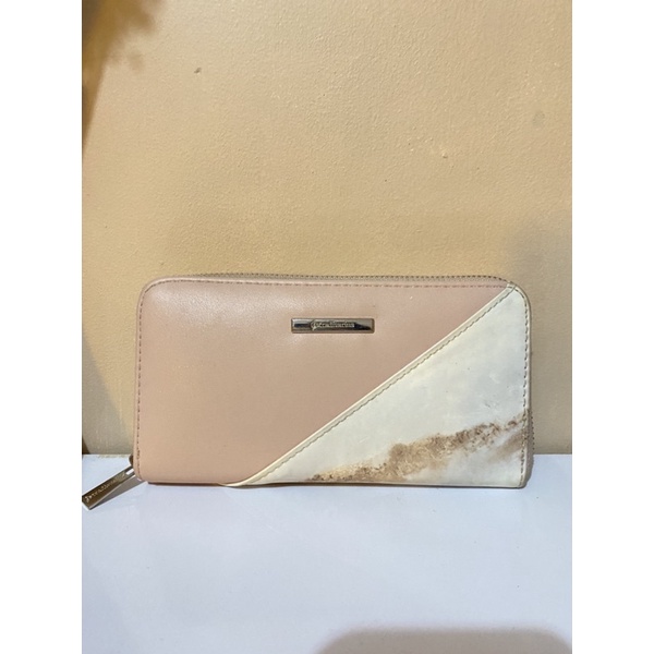 Preloved Dompet Stradivarius