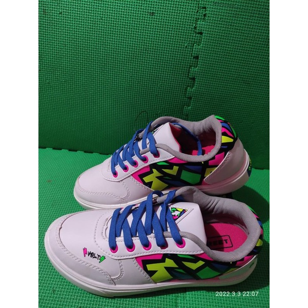 Aerostreet Volt Putih Neon - BNIB - Size 38