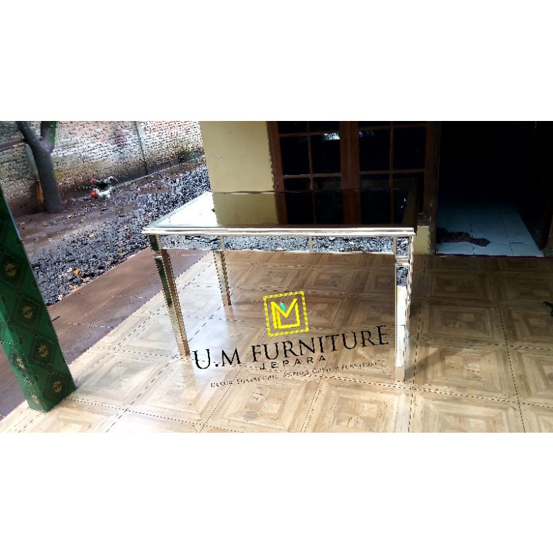 Meja Akad Kaca, Dekorasi Pelaminan