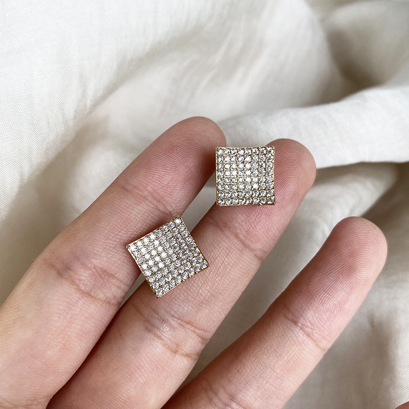 Penuh Diamond Square stud anting-anting sederhana special interest desain semua yang sesuai dengan a