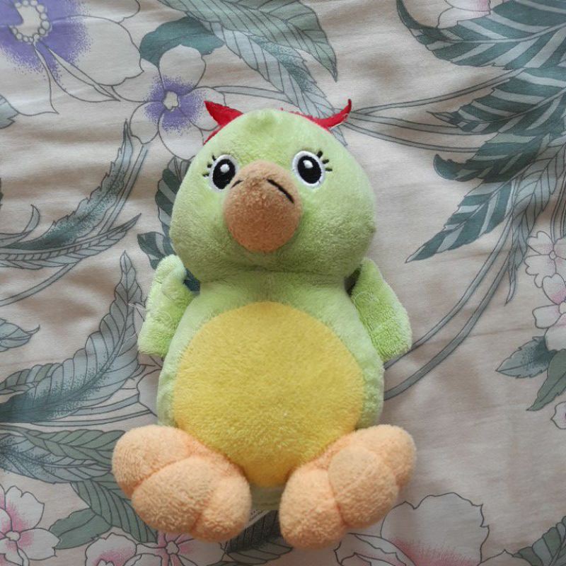Boneka burung hijau