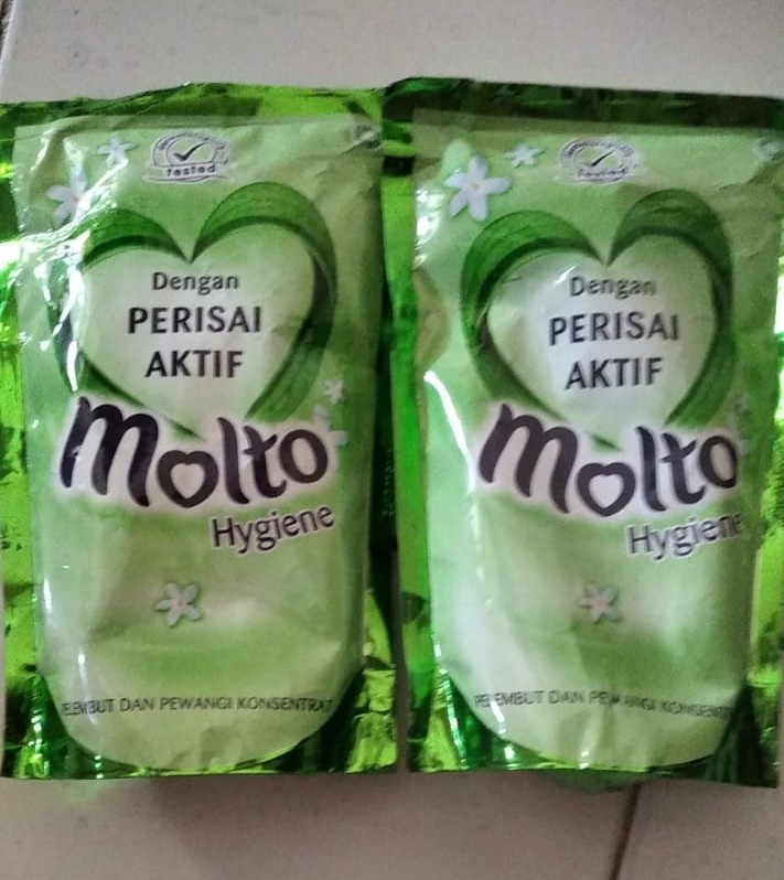 Pelembut Dan Pewangi Pakaian Molto Hygiene 720ml