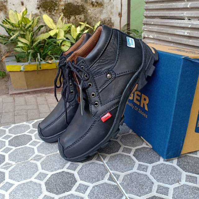 Sepatu boots juger pria warna black