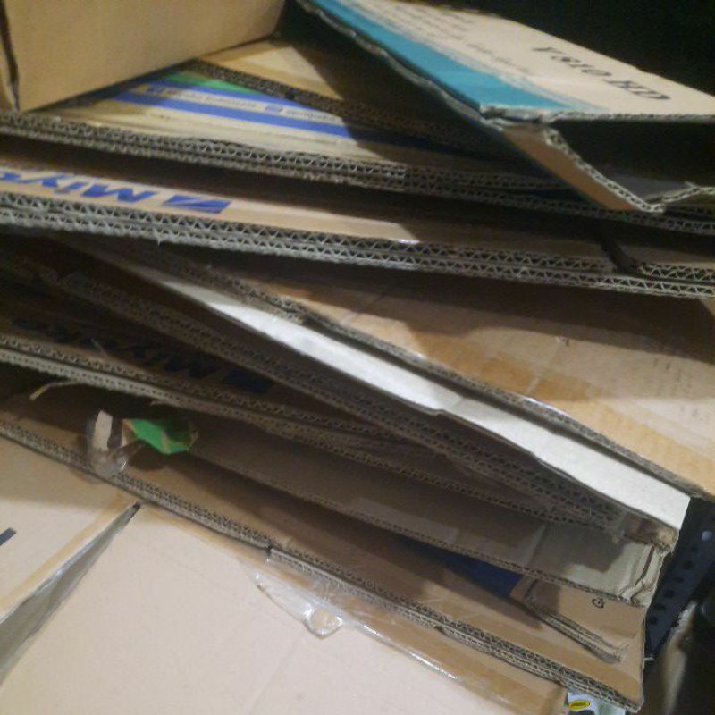 

Kardus bekas untuk tambahan packing