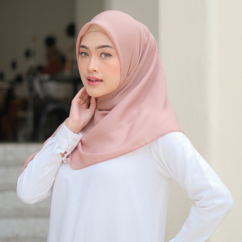 HIJAB POLLYCOTTON PREMIUM / HIJAB SEGI EMPAT / KERUDUNG SEGI EMPAT / HIJAB POLLYCOTTON / JILBAB SEGI EMPAT-1