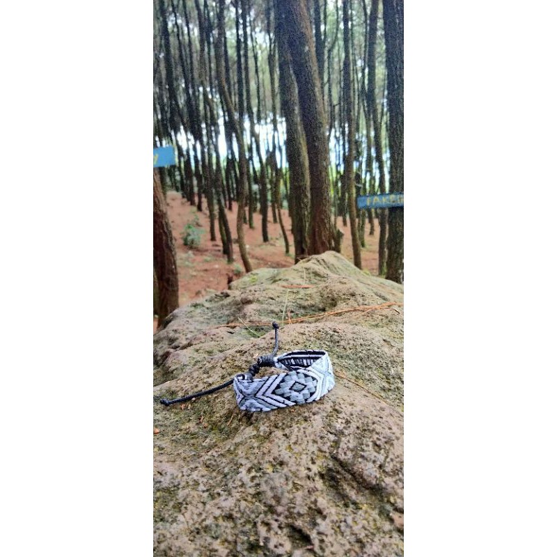 Gelang Tenun Etnik Khas Lombok