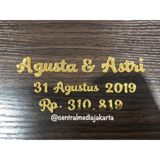 

Nama Pasangan Tanggal Nominal 3 Baris Akrilik Custom Acrylic Mirror Gold Dekorasi Mahar