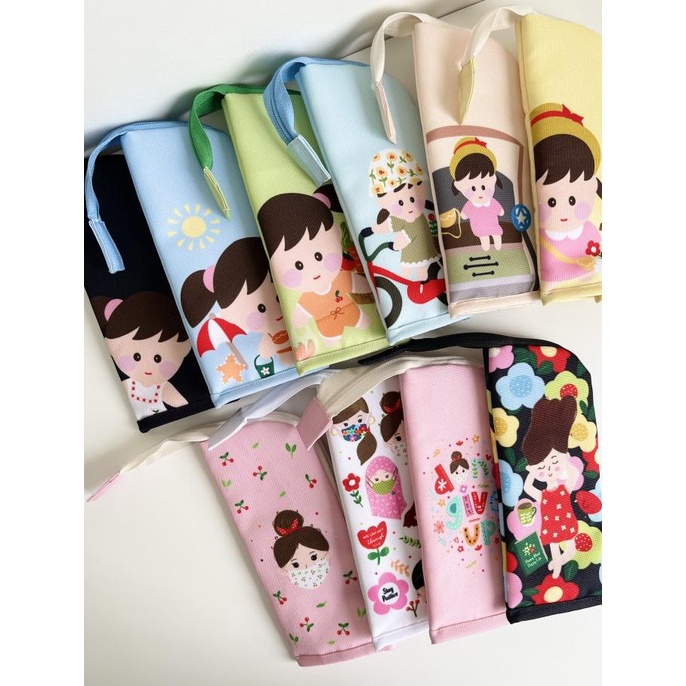 

BAYAR DITEMPAT Pencil Case / Tempat Pensil / Cosmetic Pouch LulabyLiesha/PULPEN GEL/PULPEN LUCU/PULPEN 1 PACK/PENSIL WARNA/PENSIL 2B/PENGHAPUS JOYKO/PENGHAPUS LUCU/RAUTAN PENSIL PUTAR/RAUTAN ELEKTRIK/SPIDOL WARNA/SPIDOL PERMANEN/SPIDOL