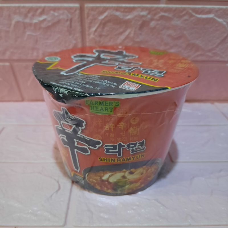 

Nong Shim Bowl Shin Ramyun Spicy Mushroom Mie Khas Korea 117 gr
