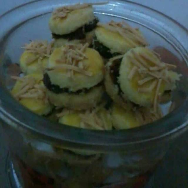 

Kue kering Nastar burger premium yummy