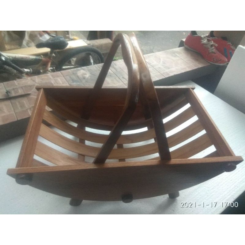 tas keranjang buah kayu