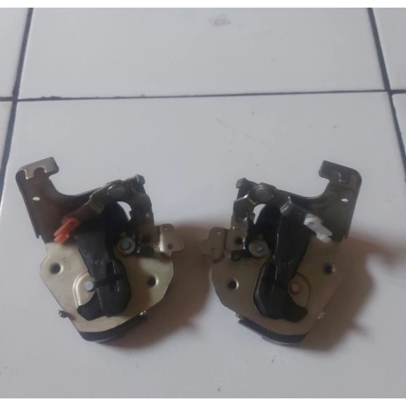 door lock pintu mobil hyundai  H300 original hrga satuan atau per pcs