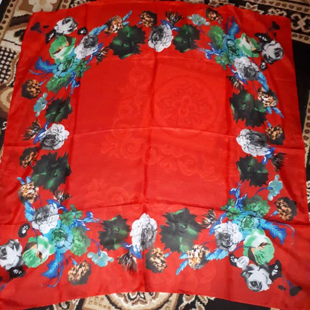 Hijab segi empat katun motif bunga