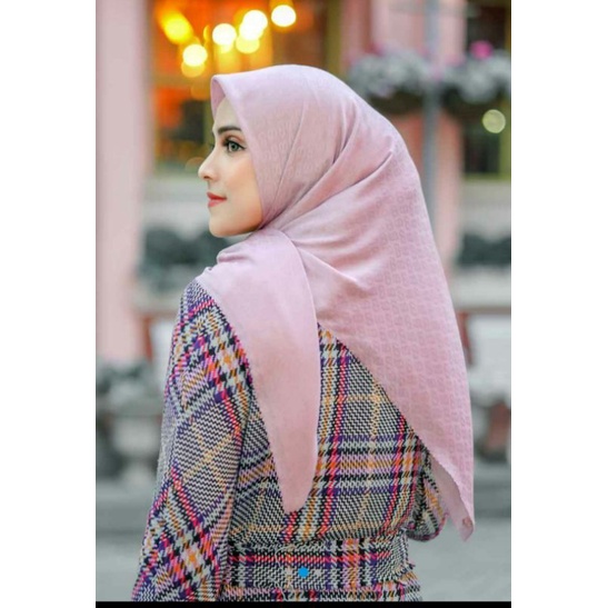 Buttonscarves Dubai Series, The Royale, tapis, embossed, chain 2 dsak