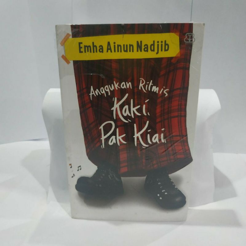 Buku Caknun - Anggukan Ritmis Kaki Pak Kiai