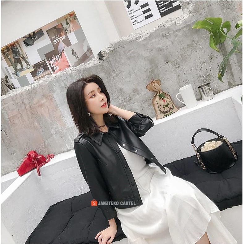 JNK x GWEN - Jaket Wanita Casual Women Semi Kulit Sintetis Viena Faux Synthetic Leather Fashion Cewek Perempuan Outfit OOTD Hijab Polos Sopan Santai Elegan Branded Slimfit Jacket Semi Formal Kerja Kantor Dinas Acara Nikah Undangan Lamaran Classic Kasual