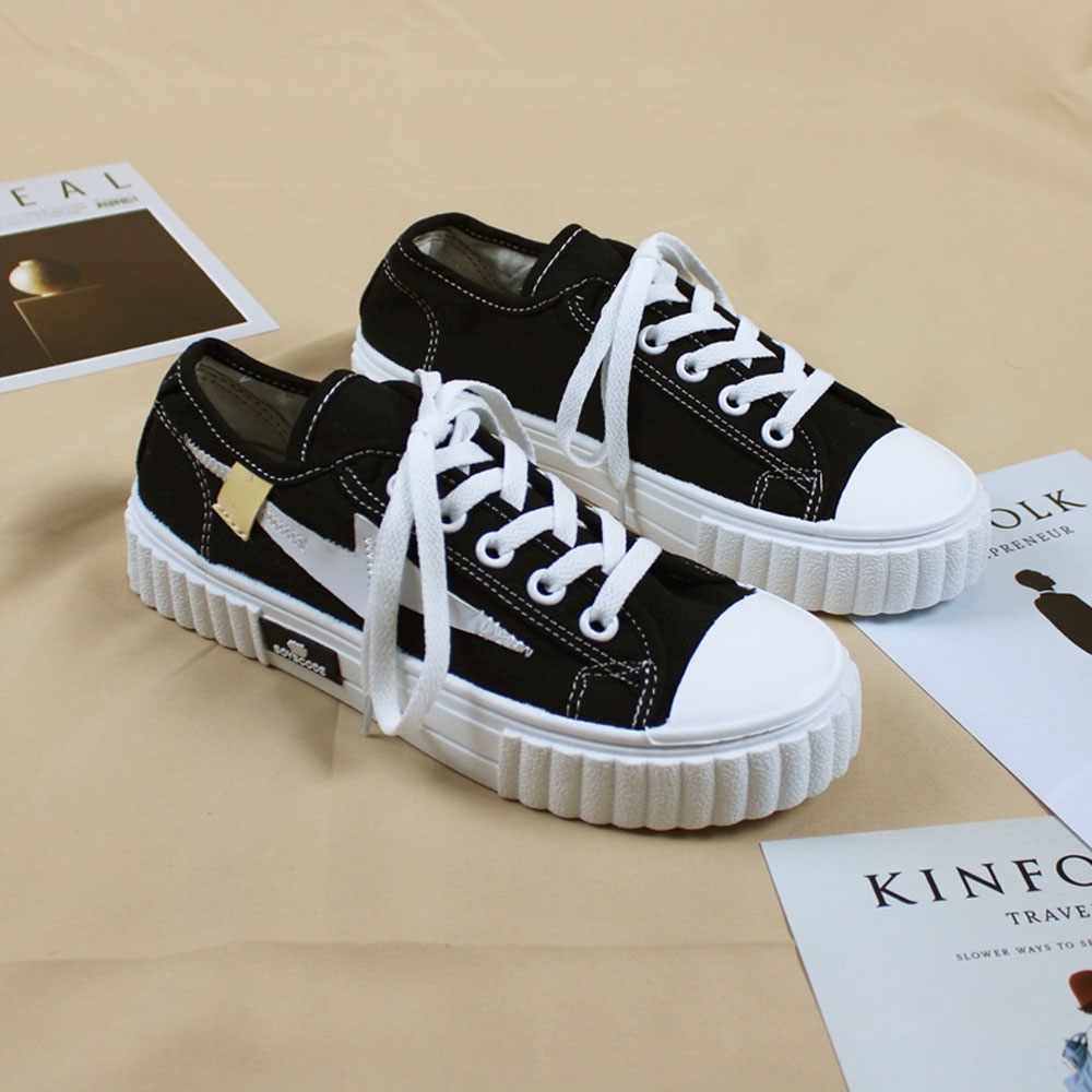 Sepatu Sneakers Korean Style Boyscode Motif Thunder Pendek Hitam Putih / Sepatu Canvas Korea Terbaru Kekinian