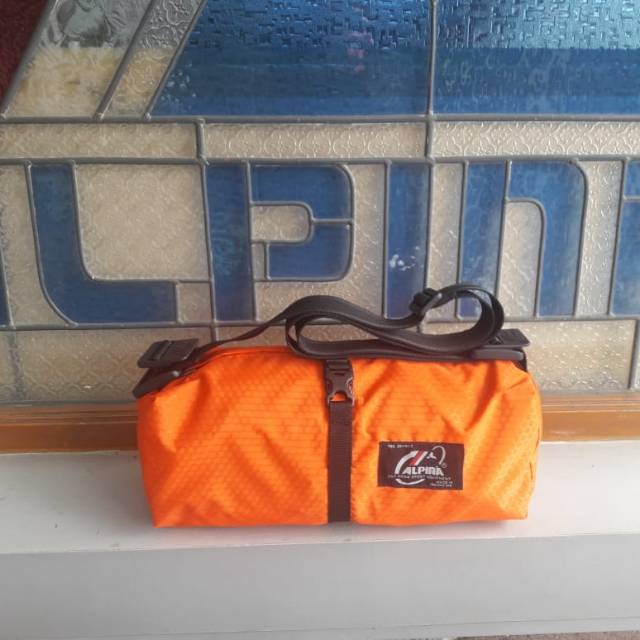 Tas selempang Alpina D-001