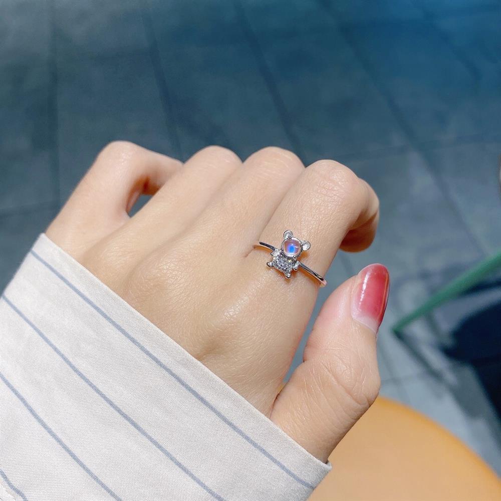 Cincin Bentuk Beruang Aksen Batu Bulan Buatan Bahan Alloy Gaya Korea Untuk Wanita