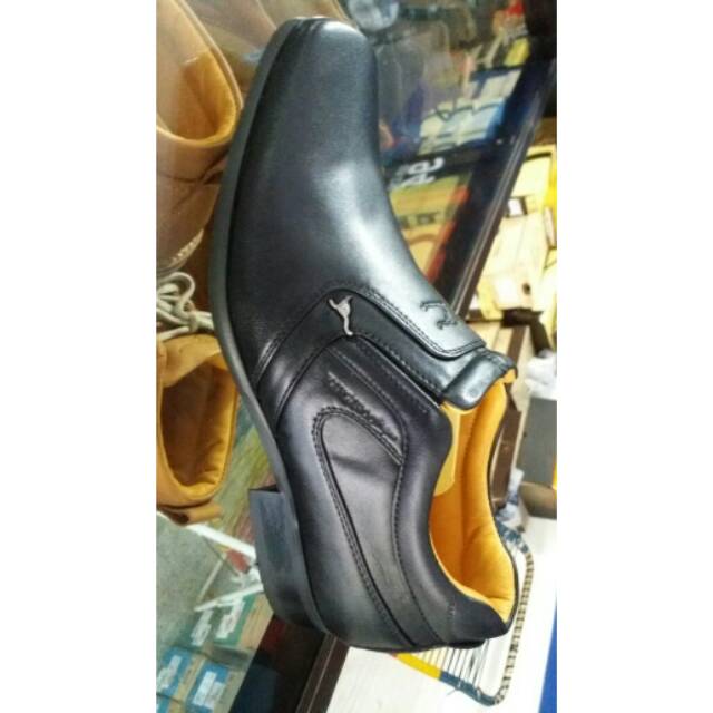 sepatu kangaroo