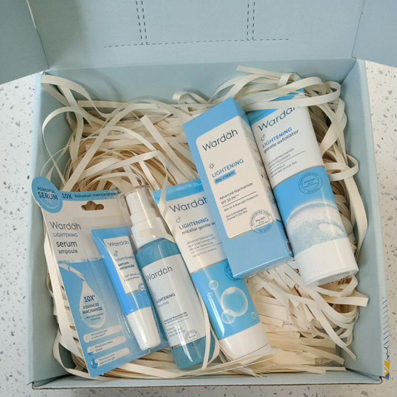 wardah Lightening HAMPERS