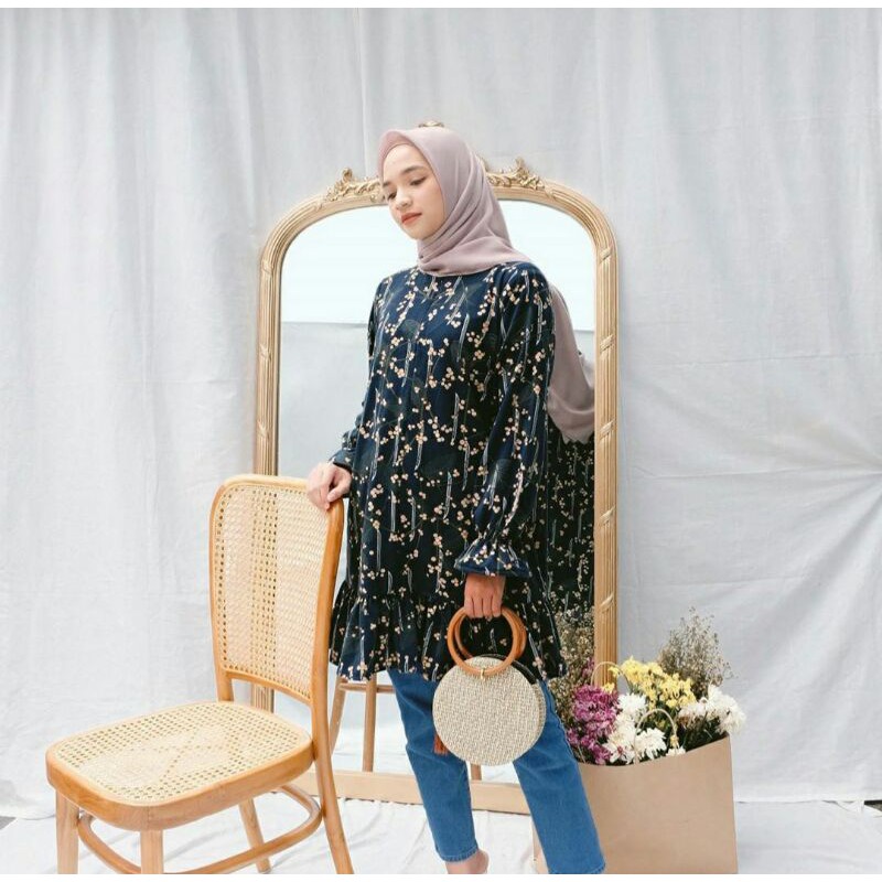 burberry blouse navy size L  by vanilla hijab booked kak fiana
