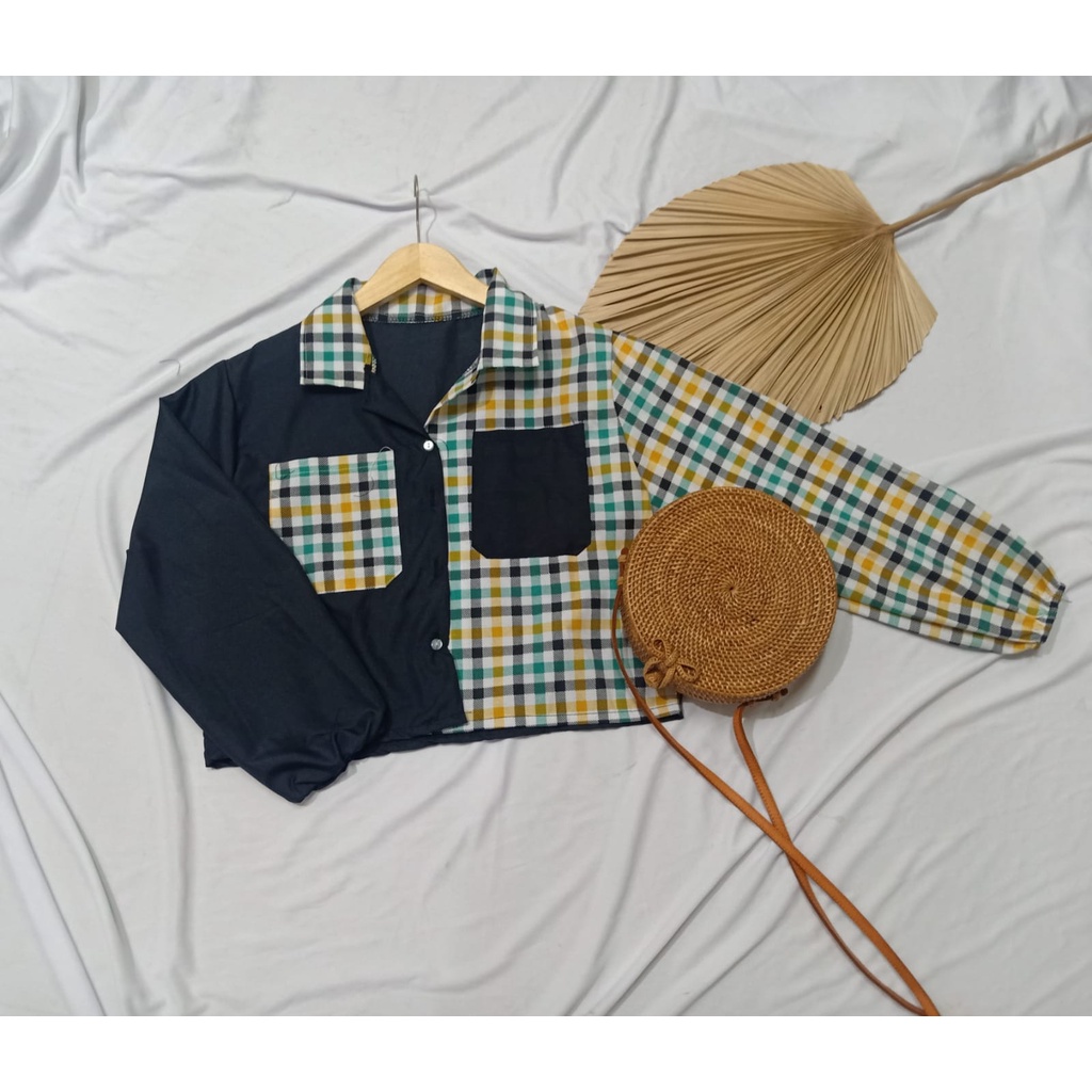 MIKA CROP TOP BLOUSE ia/ KEMEJA WANITA / BLOUSE KEKINIAN-KOTAK HIJAU