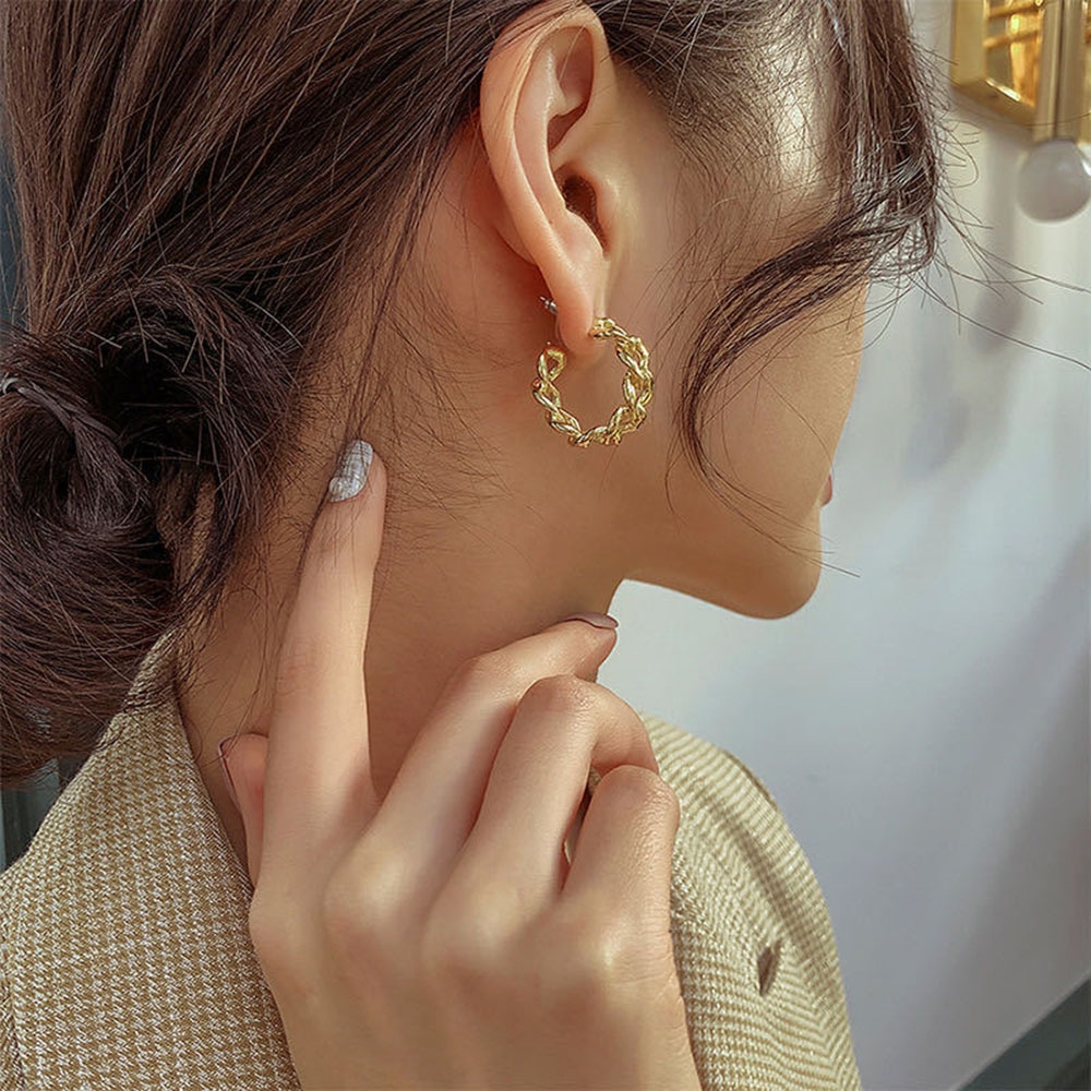 Anting Stud Rantai Logam Model Rongga Gaya Retro Fashionable Bahan S925