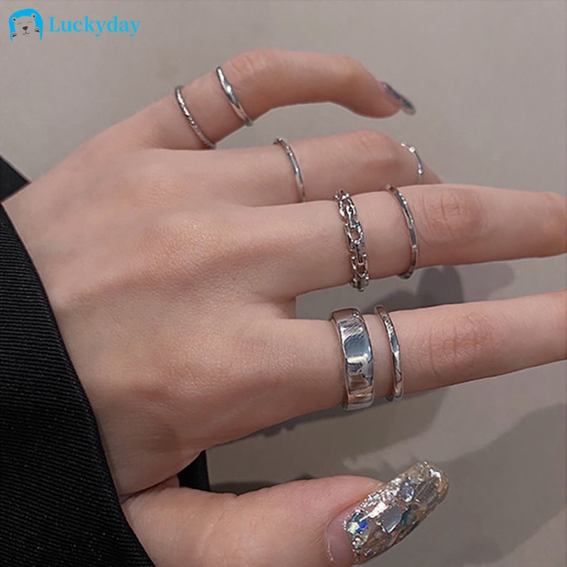 YEEZII 7pcs / Set Cincin Simple Elegan Warna Gold / Silver Untuk Wanita