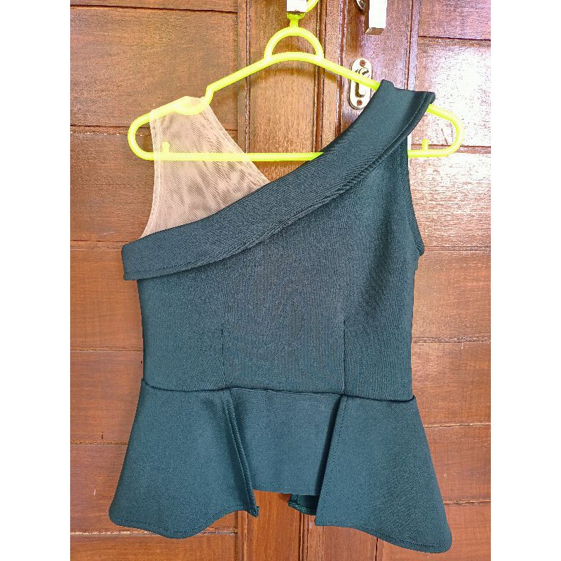 PRELOVED/THRIFT TANK TOP WANITA / CROP TOP / BAJU SEKSI / BAJU SABRINA / KOREAN STYLE / TREND 2021