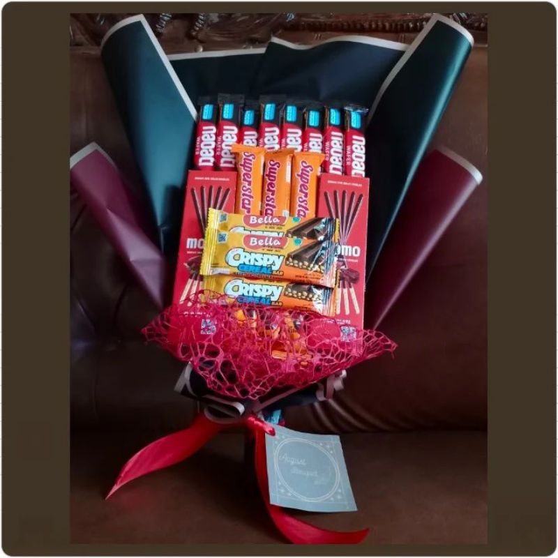 

Buket snack bisa request item atau yang lainnya silahkan baca deskripsi