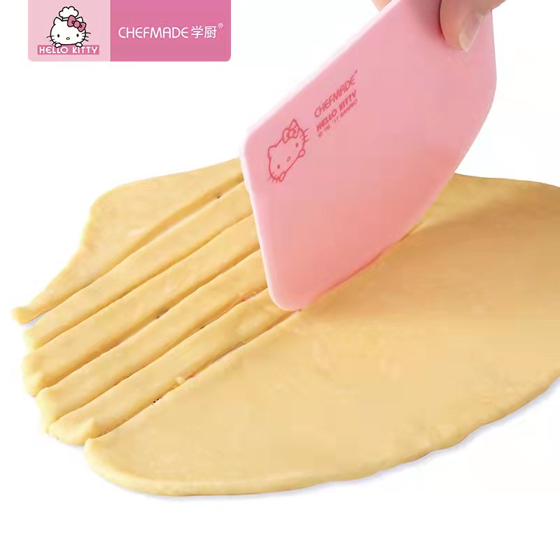 Hello Kitty Chefmade KT7005 Dough Cutter Scraper Plastic Pisau Pemotong Adonan Roti Plastik Warna Pink