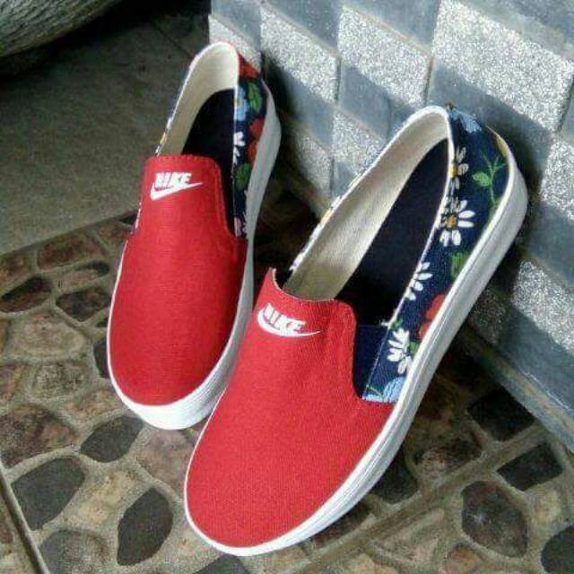 Slip on nike merah cewek RN